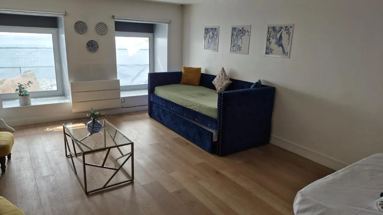 Modern French Studio Canal St Martin パリ フランス